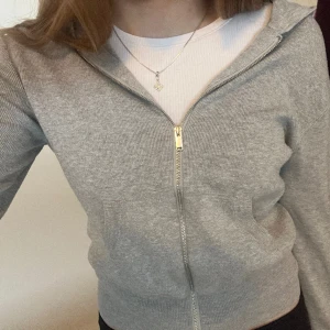 Tröja - Säljer denhär tröjan då den är för liten! 🫶Bra skick!