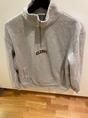 3 olika halfzips - Fina jag ej använder längre  Tröja 1=S 2=M 3=M 150 kr för alla Pris går att diskutera Hör av er vid funderingar!