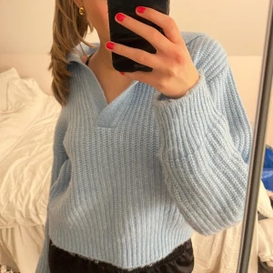 Stickad tröja - Blå stickad tröja från GinaTricot🩵 endast använd ett fåtal gånger och i mycket gott skick!