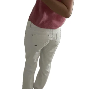 lågmidjade jeans 🥂 - säljer ett par jätte fina nästan helt oanvända lågmidjade jeans från esprit då dom inte kommer till användning, passar bra i längden på mig som är 165💕så fina och unika! hör av er om det är nåt mer ni undrar ❤️‍🔥🥂💐