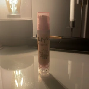 Nyx - Knappt använd, säljer för färgen inte passa mig