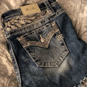 Miss me shorts - Säljer dessa ass snygga shorts från miss me, aldrig använda då dem är förstora för mig💞 hör gärna av er vid frågor(pris går att diskutera💘