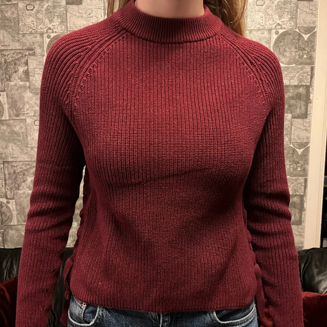 Mörkröd tröja från Crocker