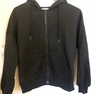 Super fin Hoodie från shein i storlek S-M, pris 150kr💕 Kapt använd ca 2-3 gånger❤️