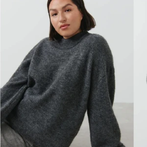 Grå stickad tröja  - ❤️‍🔥Säljer denna slutsålda stickad tröja från Gina i storlek S❤️‍🔥