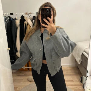 Jacks - Jacka från Nelly. Använd 2-3 gånger. Som ny. Storlek xs/s