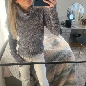 Stickad polo - Så fin unik stickad polotröja i superfint skick ! Fri frakt sön 28 jan🌟