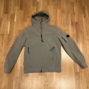 C.p. company jacka - Jag säljer min C.P. Company jacka som jag har använt ett fåtal gånger. Skick 10/10 nypris: 4600