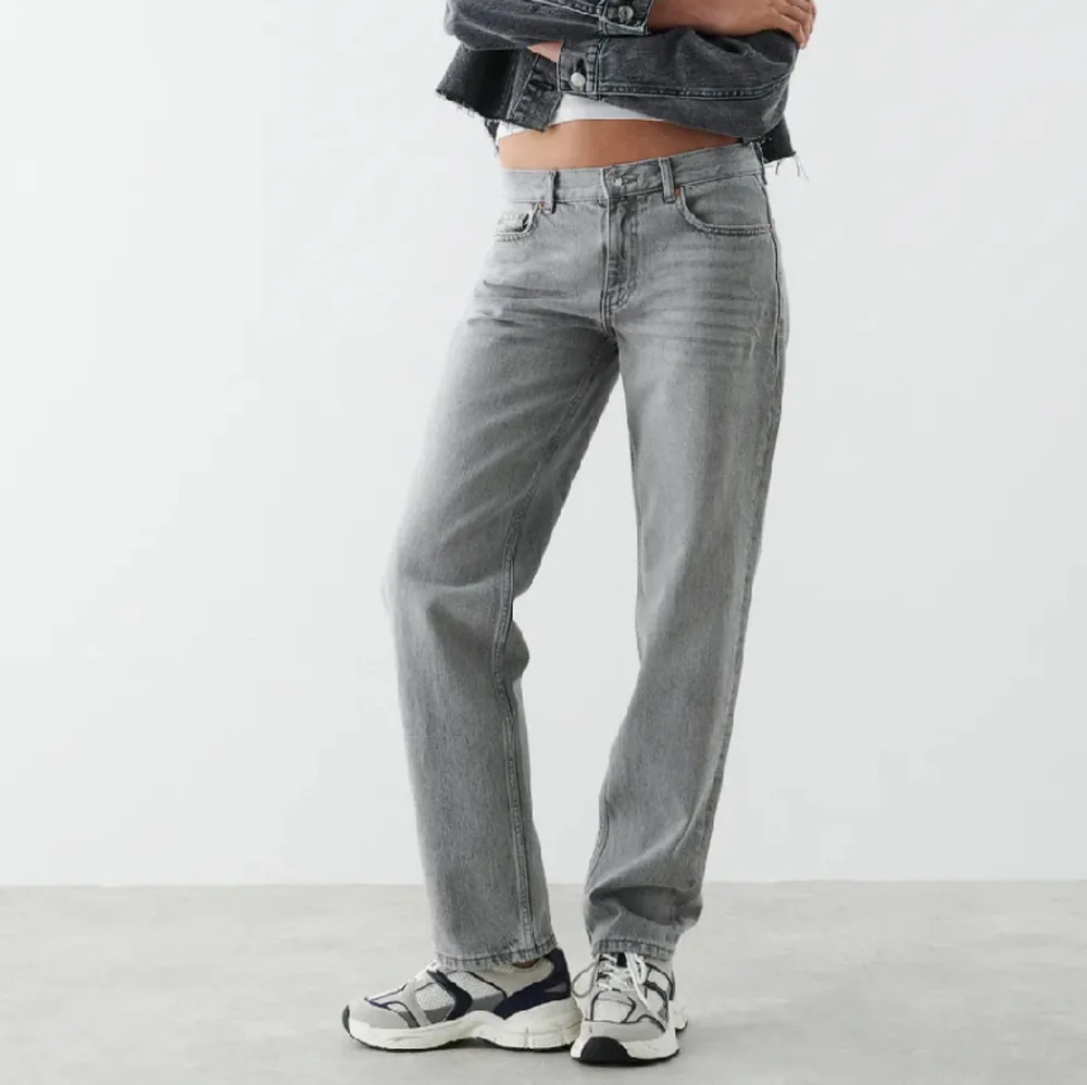 Säljer dessa as snygga jeans från Gina. I okej skick. Skriv för mer bilder💕ordandet pris 500. Jeans & Byxor.