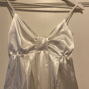 Satin klänning  - Super skön klänning från utomlands i satin material 