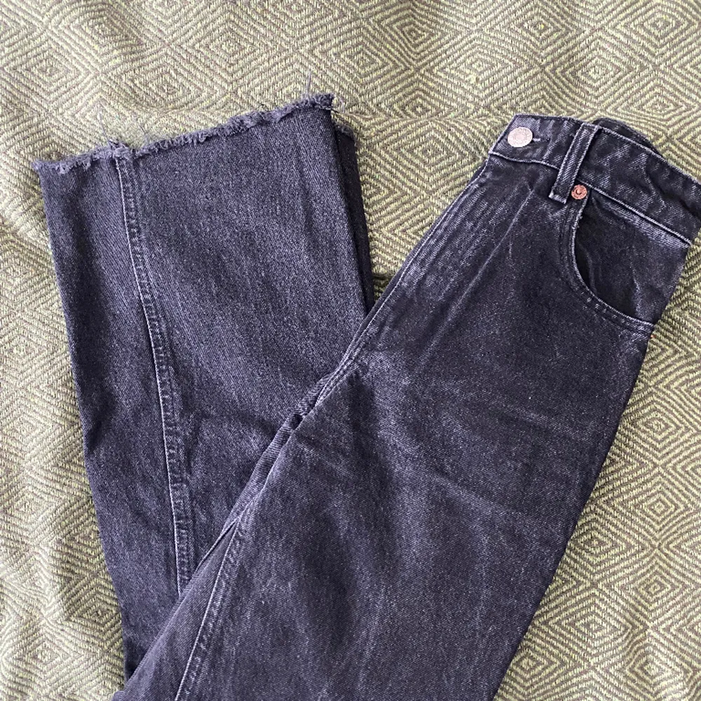 Super snygga svarta basic jens från zara, rak modell😍. Jeans & Byxor.