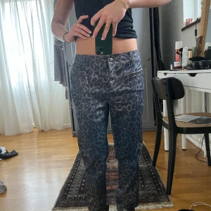 Leopard jeans - Super coola och trendiga leopard jeans 
