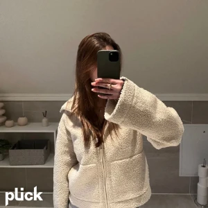 Kofta hm - Trendig kofta från hm som inte kommer till användning. Nyskick. LÅNAD BILD!!