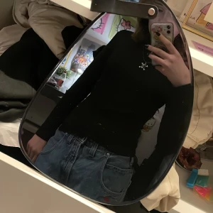 Svart turtelneck - Väldigt stretchig och skön turtelneck har aldrig använt🔥🔥