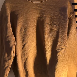 Samsøe samsøe sweatshirt  - Mycket sparsamt använd samsö samsö tröja! Inköpt på volt  Storlek M