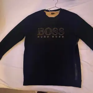 Hugo boss tröja som ny  Strl L men passar M/L Pris kan diskuteras vid snabb affär 