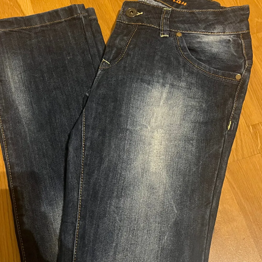 Jätte fina jeans från Decor Women i ny skick. Inrebenslängd: 90cm Midjemått: 80cm. Jeans & Byxor.