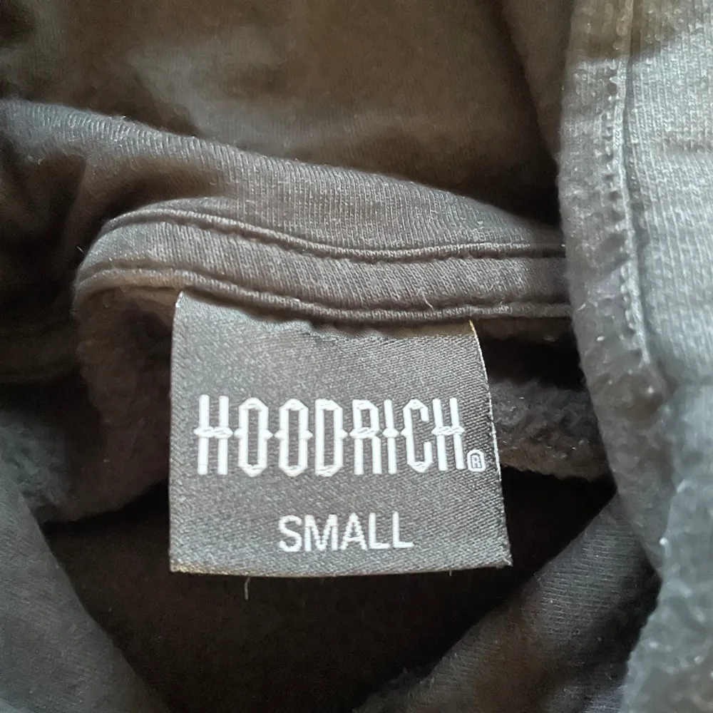 Hoodrich tröja, använd men bra skick. . Hoodies.