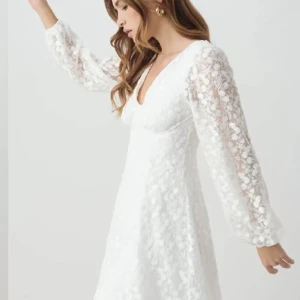 Lace wired mini dress Gina Tricot  - Fint skick!! Några fläckar på insidan, men inget som syns utifrån. Strl 38💕