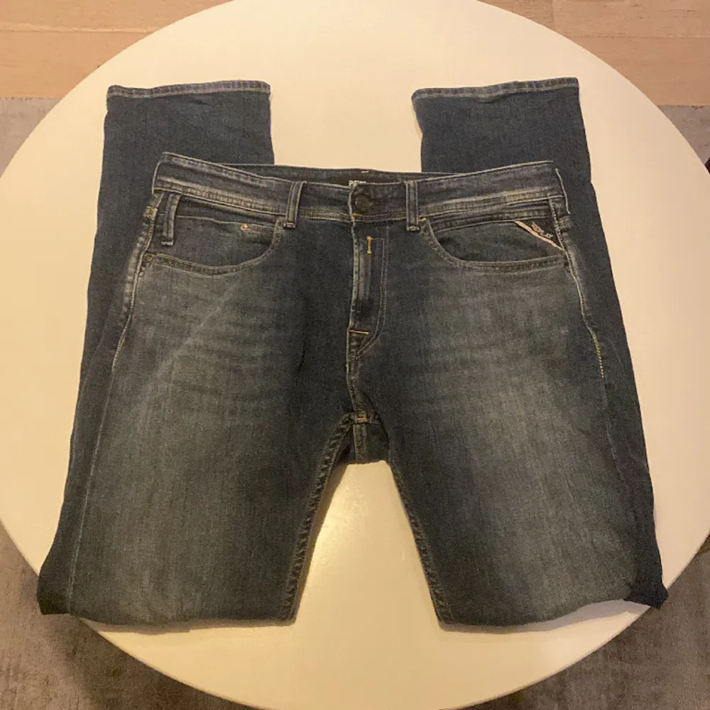Sjukt feta Replay anbass jeans som är helt nya!✅ Nypirs ligger runt 1800kr, Säljer för endast 949kr!🤩 Hör av er vid mer funderingar, Mvh. Jeans & Byxor.