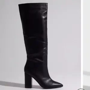 Oanvända endast testade high knee boots från Nelly. Kan skicka bild i chatt om man vill se dem. Nypris 799kr. 