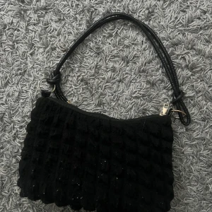 Hand väska - Superfin väska från shein tror jag 🖤