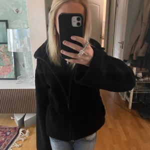 teddy jacka - jätte fin jacka som inte kommer till någon använding 