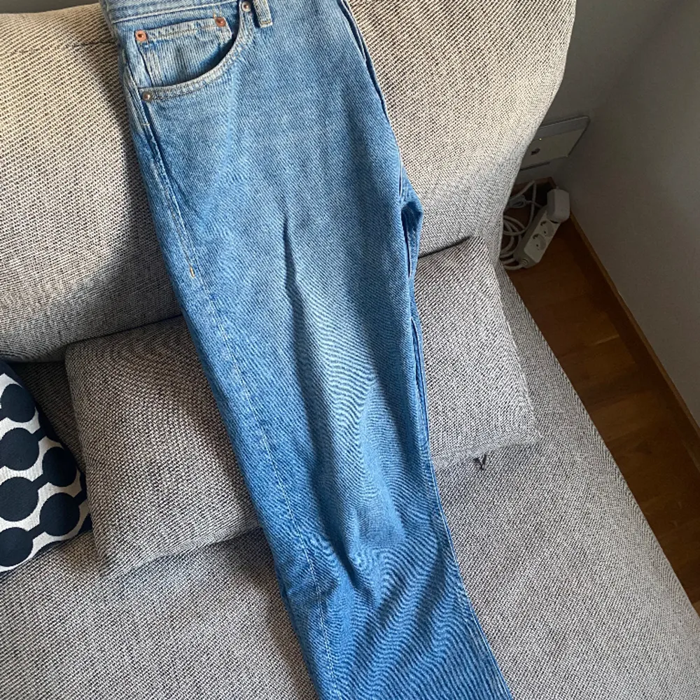 Knappt använda säljer därför . Jeans & Byxor.