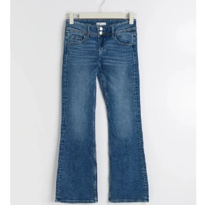 Flare jeans - Supersnygga jeans ifrån gina Young i storlek 170🤍