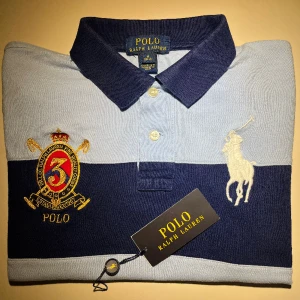 Ralph Lauren Piké  - Riktigt snygg Ralph Lauren piké i riktigt bra skick:(9/10). Den är sparsamt använd och nypris är 895 kr. Snygg nu till vår och sommar. Passar storlek Xs i vuxenstorlek. Köp fler i min profil och få mängdrabatt och fri frakt. Skriv för frågor! //Carl