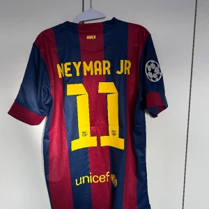 Neymar Jr tröja  - Helt ny med lapp, storlek M , pris 500 kr 