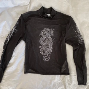 Meshtröja - Endast provad, i nyskick. Sann till storlek.