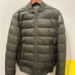 J.Lindeberg jacka  - Helt ny jacka från j.Lindeberg, kom med bud!