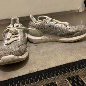 Adidas sneakers - Fint skick  Storlek 37