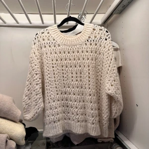 Stickad Trekvarts tröja  - Super fin trekvartsärmad tröja från Zara! Välanvänd och super snygg 💞 