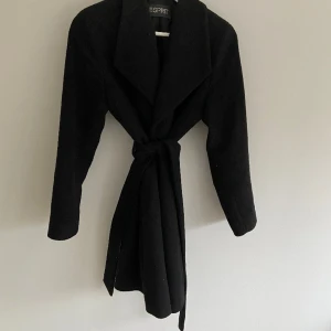 Kappa  - Säljer min fina ullkappa från Esprit storlek xs, inget att anmärka på 