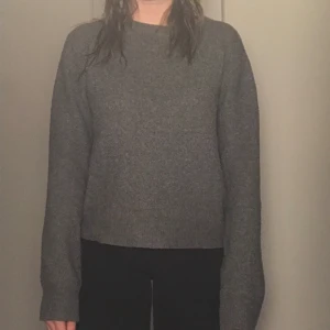Stickad tröja Nelly  - Jättefin stickad grå tröja från Nelly i storlek S, andvänd få gånger men som inte kommer till användning💕