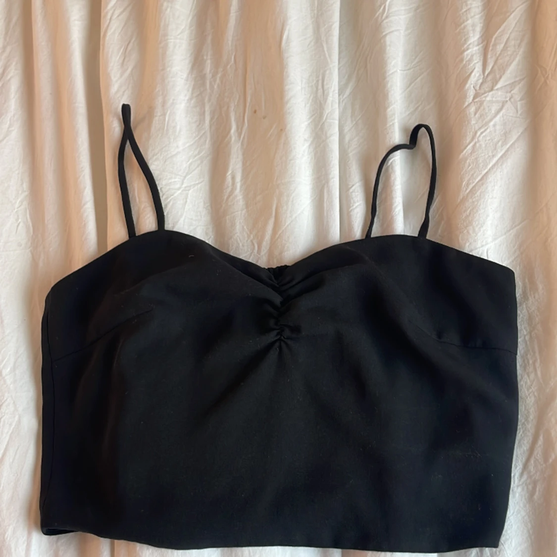 Hej jag säljer en fin mag tröja eftersom den är för stor för mig ordinarie pris är runt 100 tror jag 