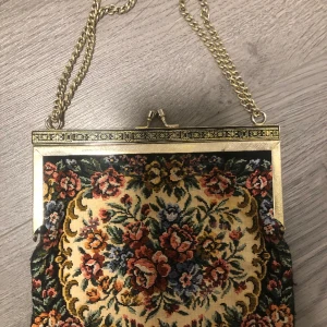 Väska  - Väska broderad Vinted 