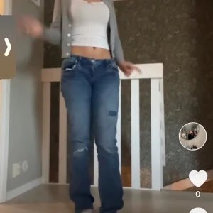 Ltb Valerie  - Säljer dessa jeans från ltb som är i storlek w:28 l:32, de är också uppsydda lite vilket gör dom lite mer lågmidjade men även lite tajtare. Jag brukar ha mindre storlek men den passar ändå! Skriv för frågor eller fler bilder 💕