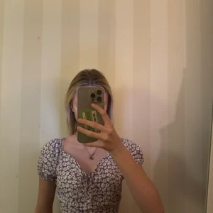 Lila Blommig top - Bra skick knappt använd 