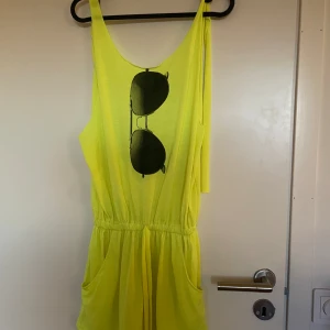 Helkropps dress  - Bra skick. Köpt i Thailand 