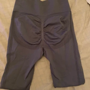 Tränings byxor  - Jätte fina , aldrig använda