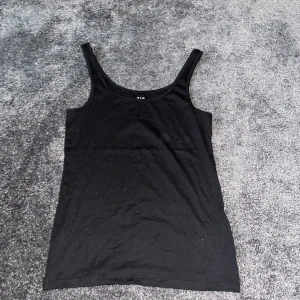 GAP linne - GAP Linne is Torkel S. Använd 1 gång. Personligen tycker jag att den sitter lite löst så passar definitivt en M. Fint basic plagg och arbets linne.