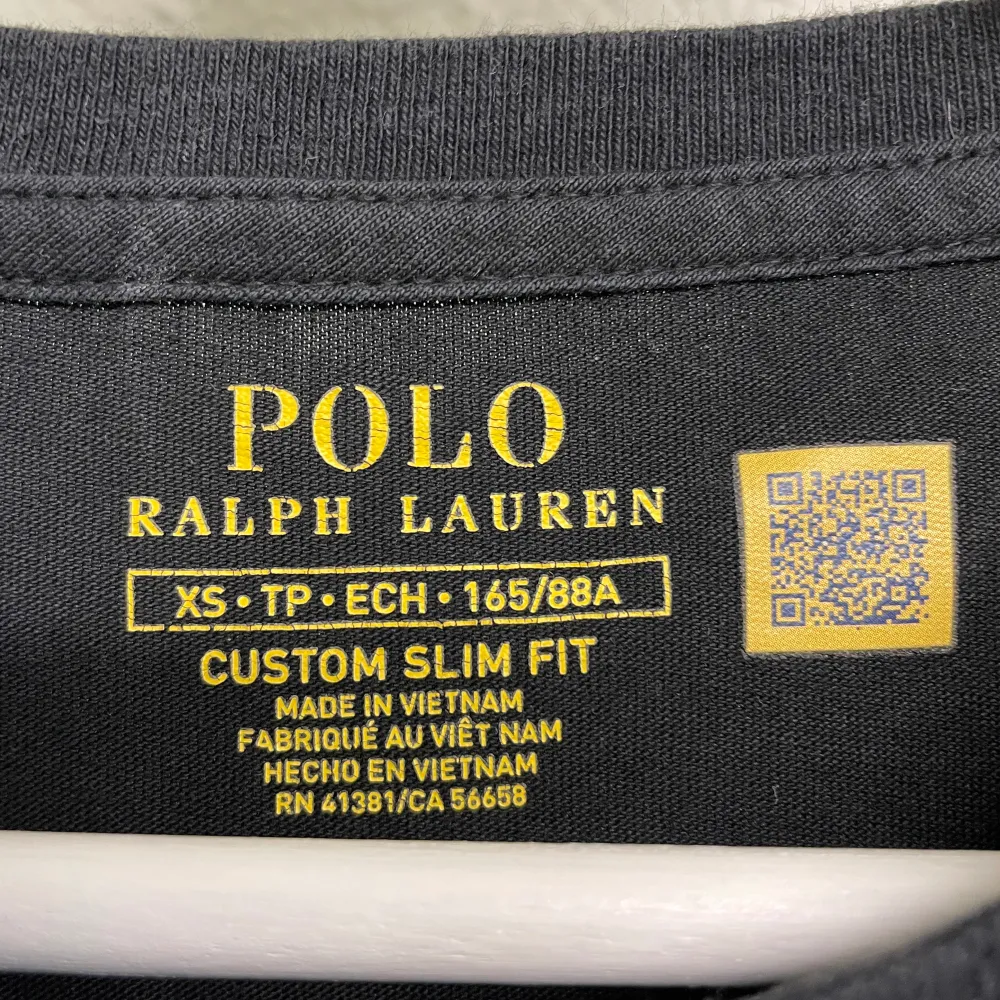 Ralph Lauren tröja i storlek XS. Sydd - se sista bild.. T-shirts.