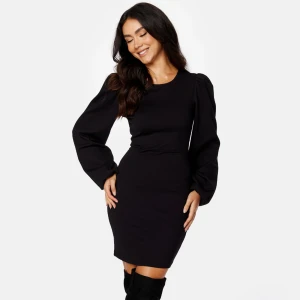 Fodralklänning - Fodralklänning idalina från bubbelroom. Nypris 500:-. 