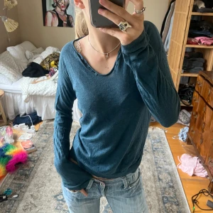 Zadig Voltaire tröja  - Zadig Voltaire tröja i fin blå färg! Storlek XS/S🖤Döskalle på ryggen