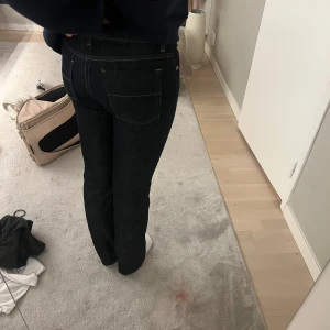 Filippa K jeans - Jätte snygga jeans köpta secondhand, som tyvärr inte passade och därför säljer jag vidare. Storlek 28 34 Inga fler bilder finns.