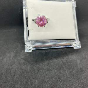 Pink crystal platinum ring