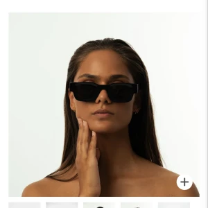 Solglasögon - Coola solglasögon från eyekønik eyewear. Aldrig använda, original packetering och fodral medföljer! Köpta för 650 säljs för 400 (pris kan diskuteras vid snabb affär)